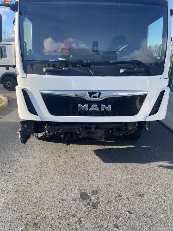MAN TGL 8.160 4x2 Brotkoffer mit Kühlfach Unfall, rollfähig - Xe van đông lạnh: hình 2 MAN TGL 8.160 4x2 Brotkoffer mit Kühlfach Unfall, rollfähig - Xe van đông lạnh: hình 2