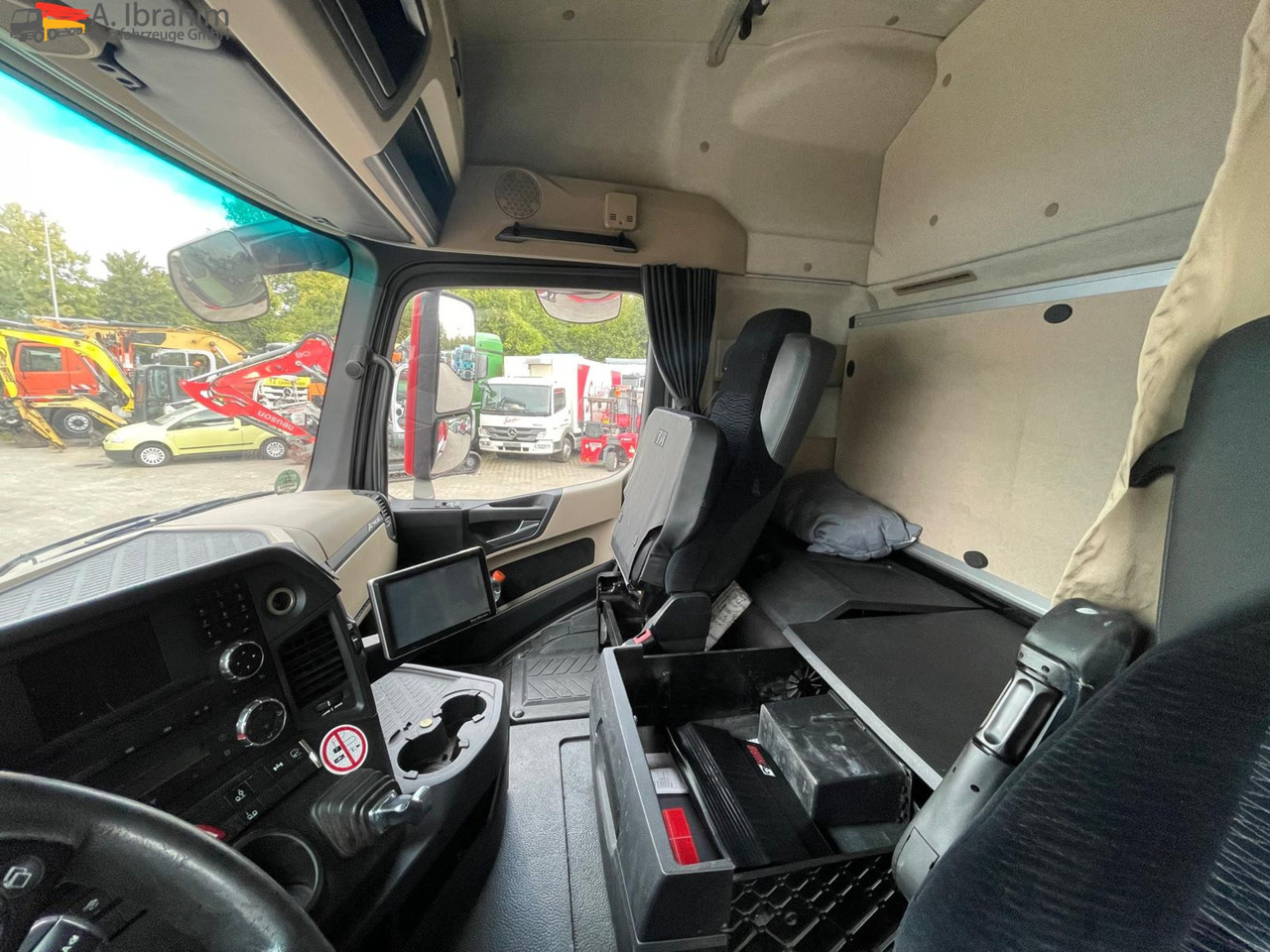 Mercedes-Benz Actros 2545 6x2 Pritsche Kran HIAB 166 - Xe tải thùng lửng/ Phẳng, Xe cẩu tự hành: hình 2 Mercedes-Benz Actros 2545 6x2 Pritsche Kran HIAB 166 - Xe tải thùng lửng/ Phẳng, Xe cẩu tự hành: hình 2