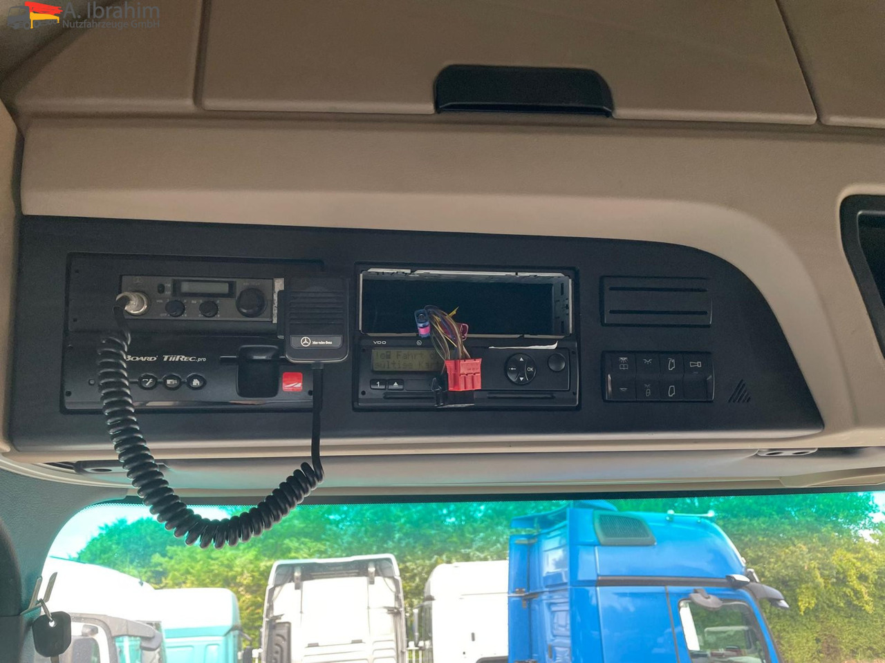 Mercedes-Benz Actros 2545 6x2 Pritsche Kran HIAB 166 - Xe tải thùng lửng/ Phẳng, Xe cẩu tự hành: hình 4 Mercedes-Benz Actros 2545 6x2 Pritsche Kran HIAB 166 - Xe tải thùng lửng/ Phẳng, Xe cẩu tự hành: hình 4
