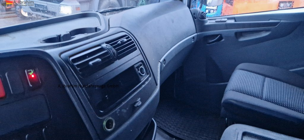 Mercedes-Benz DB 816, LBW, Koffer, 3x baugleich vorhanden zzGw. bis 8600 kg - Xe tải nhỏ thùng kín: hình 2 Mercedes-Benz DB 816, LBW, Koffer, 3x baugleich vorhanden zzGw. bis 8600 kg - Xe tải nhỏ thùng kín: hình 2
