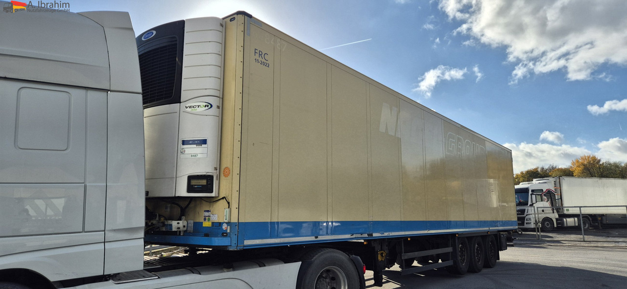 Schmitz SKO24 Carrier Vector 1550 reparierter Schaden Stütze links - Sơ mi rơ moóc đông lạnh: hình 1 Schmitz SKO24 Carrier Vector 1550 reparierter Schaden Stütze links - Sơ mi rơ moóc đông lạnh: hình 1