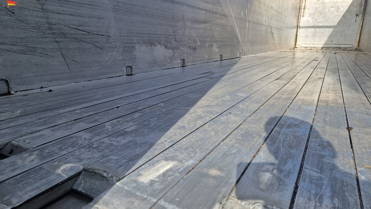 Schmitz SW 24 Schubboden, Liftachse,Ersatzradhalterung Kabelfernbedienung, Trichter - Sơ mi rơ moóc sàn đi bộ: hình 2 Schmitz SW 24 Schubboden, Liftachse,Ersatzradhalterung Kabelfernbedienung, Trichter - Sơ mi rơ moóc sàn đi bộ: hình 2