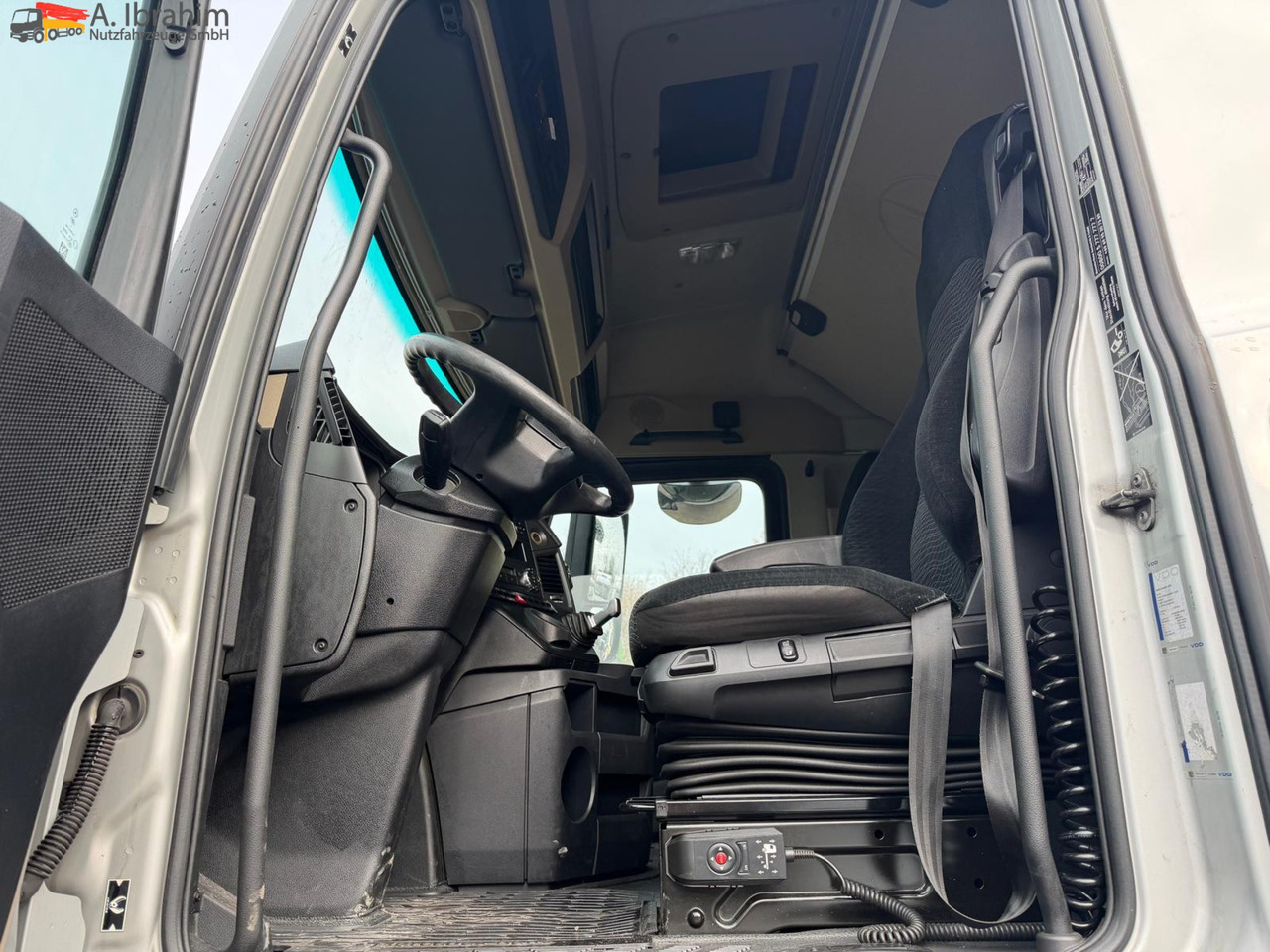 Mercedes-Benz 1842LS Retarder | 4x2 | Klima | Mega - Xe đầu kéo: hình 5 Mercedes-Benz 1842LS Retarder | 4x2 | Klima | Mega - Xe đầu kéo: hình 5