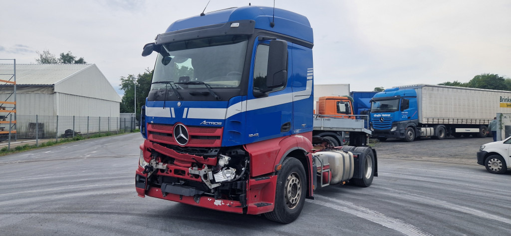 Mercedes-Benz 1843 DB 1843 mit PTU für Kompressor Unfall, bedingt fahrbereit. Video vorh. - Xe đầu kéo: hình 1 Mercedes-Benz 1843 DB 1843 mit PTU für Kompressor Unfall, bedingt fahrbereit. Video vorh. - Xe đầu kéo: hình 1