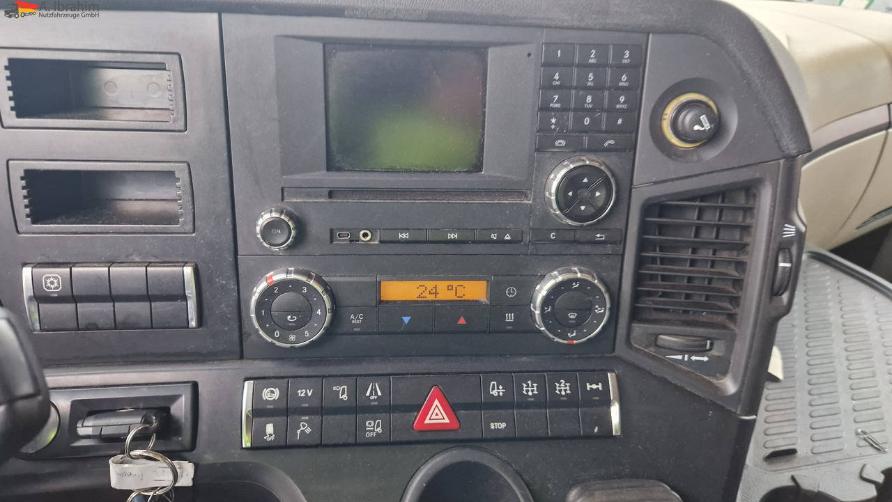 Mercedes-Benz 1843 Topzustand einsatzbereit, Motor nur 150 tkm - Xe đầu kéo: hình 3 Mercedes-Benz 1843 Topzustand einsatzbereit, Motor nur 150 tkm - Xe đầu kéo: hình 3