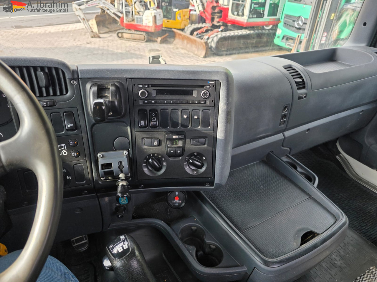 Scania R560 | 6x4 | V8 | Blatt Blatt | Schaltgetriebe | Kipphydraulik | Klima | Trommelbremse| 3 Pedals - Xe đầu kéo: hình 3 Scania R560 | 6x4 | V8 | Blatt Blatt | Schaltgetriebe | Kipphydraulik | Klima | Trommelbremse| 3 Pedals - Xe đầu kéo: hình 3