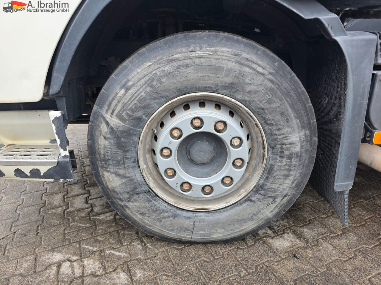Volvo FH 520 | 6x4 | V8 | Kipphydraulik | Blatt Blatt | Schaltgetriebe | Klima | Trommelbremse | 3 Pedals - Xe đầu kéo: hình 5 Volvo FH 520 | 6x4 | V8 | Kipphydraulik | Blatt Blatt | Schaltgetriebe | Klima | Trommelbremse | 3 Pedals - Xe đầu kéo: hình 5