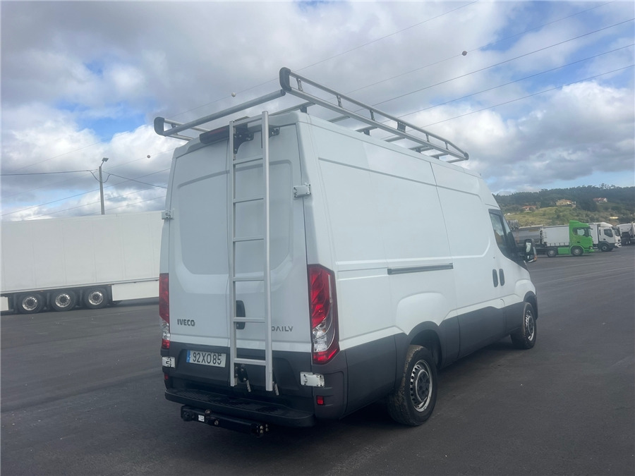 Iveco 35S16 - Xe van chở hàng: hình 4 Iveco 35S16 - Xe van chở hàng: hình 4