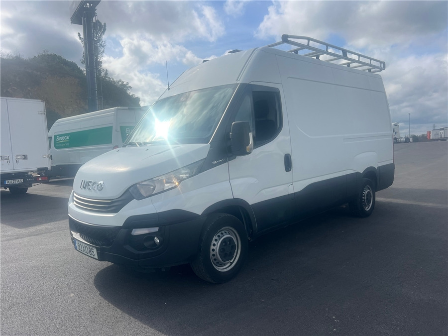 Iveco 35S16 - Xe van chở hàng: hình 3 Iveco 35S16 - Xe van chở hàng: hình 3