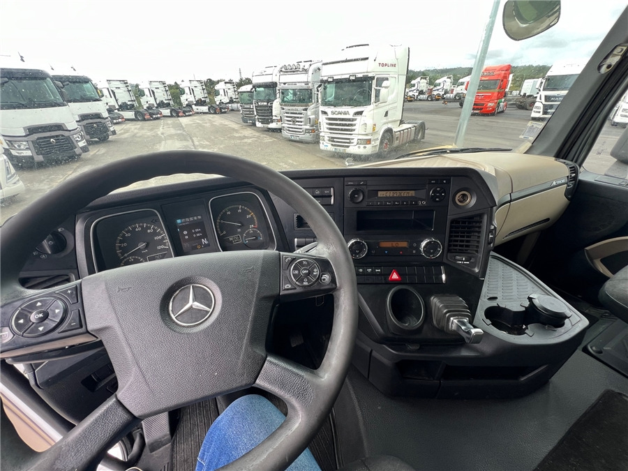 Interior photo 2: Xe đầu kéo MERCEDES-BENZ ACTROS 1845 LS