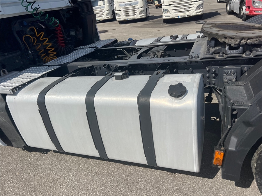 Xe đầu kéo Renault AE 440: hình 9