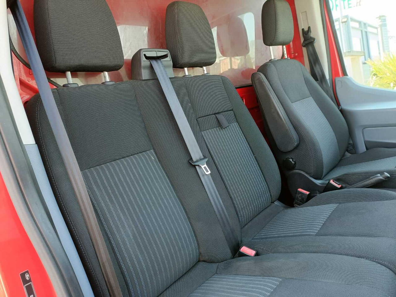 Xe tải nhỏ thùng kín FORD TRANSIT FURGONATO BOX: hình 10