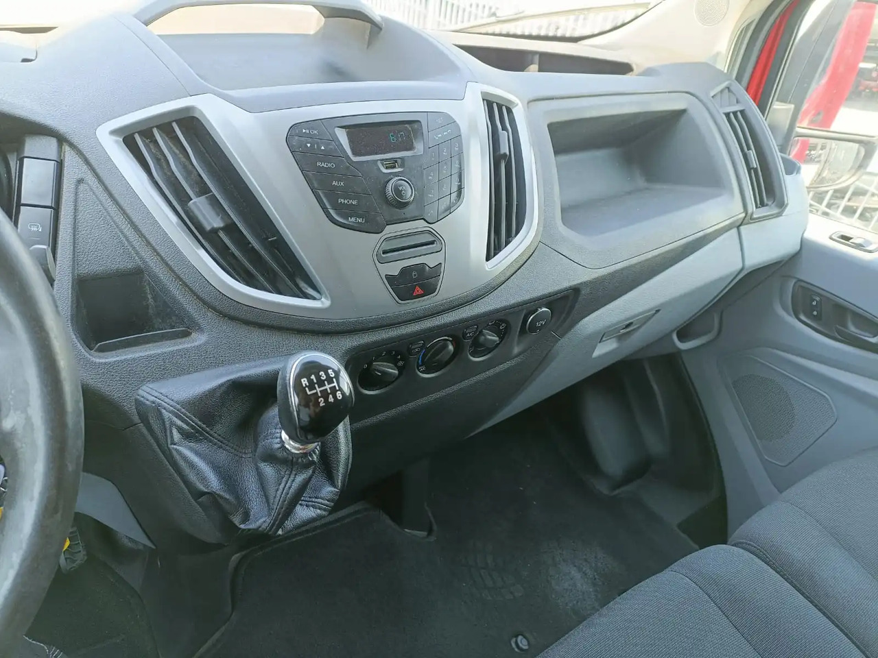 Xe tải nhỏ thùng kín FORD TRANSIT FURGONATO BOX: hình 16