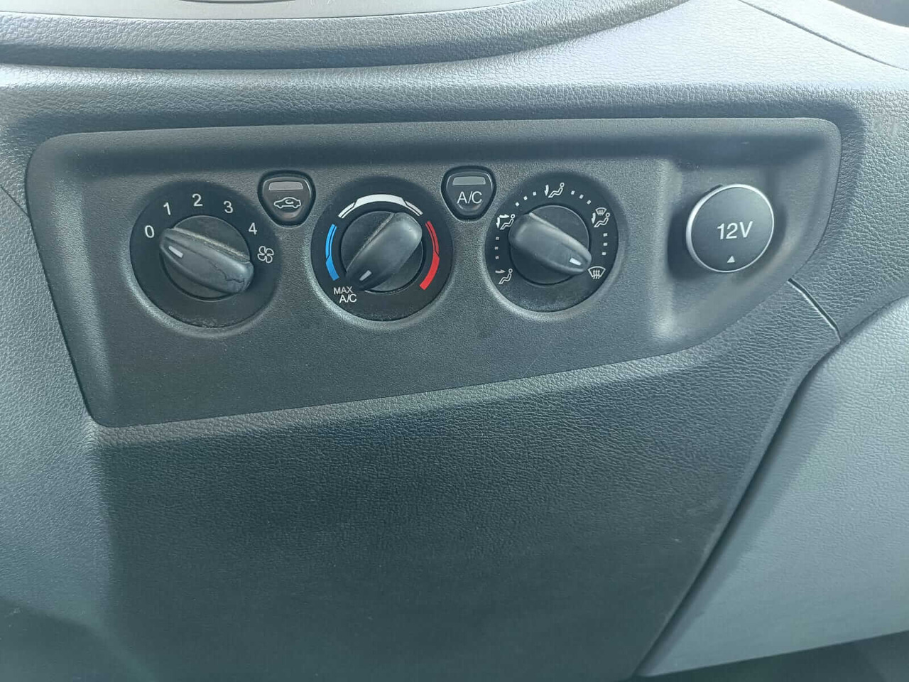 Xe tải nhỏ thùng kín FORD TRANSIT FURGONATO BOX: hình 17
