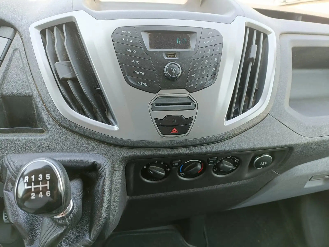 Xe tải nhỏ thùng kín FORD TRANSIT FURGONATO BOX: hình 18