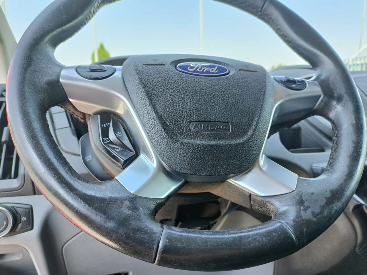 Xe tải nhỏ thùng kín FORD TRANSIT FURGONATO BOX: hình 13