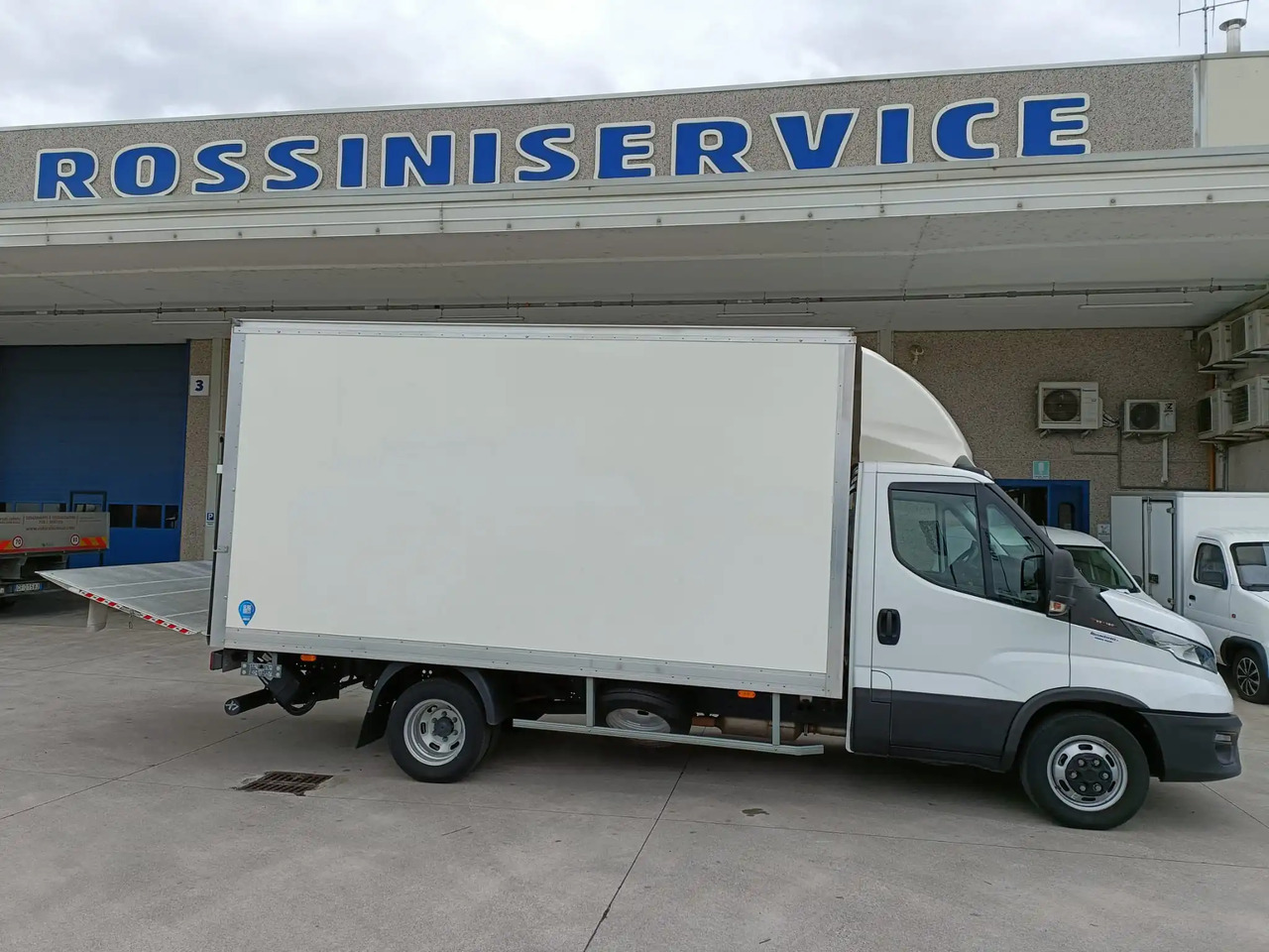 IVECO DAILY 35C16 3.0 - Xe tải nhỏ thùng kín: hình 4 IVECO DAILY 35C16 3.0 - Xe tải nhỏ thùng kín: hình 4