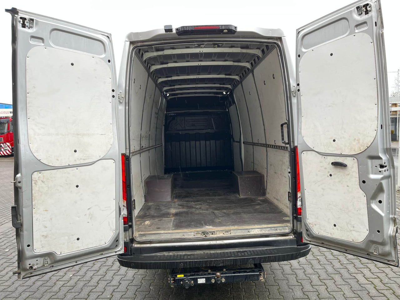 IVECO DAILY 35C18P FURGONE STANDARD - Xe van chở hàng: hình 2 IVECO DAILY 35C18P FURGONE STANDARD - Xe van chở hàng: hình 2