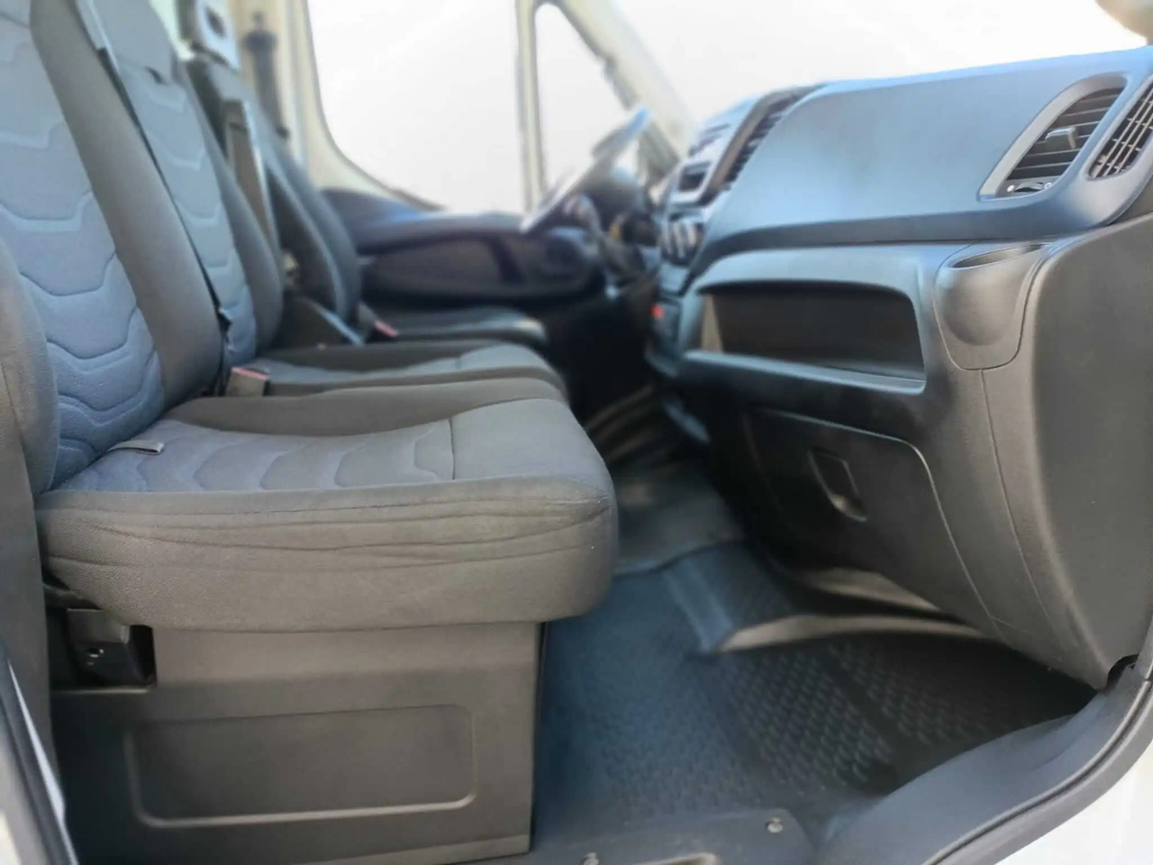 IVECO DAILY 60C18 RIBALTABILE CON GRU - Xe ben: hình 4 IVECO DAILY 60C18 RIBALTABILE CON GRU - Xe ben: hình 4