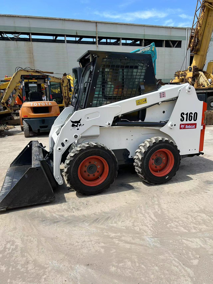 Bobcat S160 - Máy xúc lật đa năng: hình 4 Bobcat S160 - Máy xúc lật đa năng: hình 4