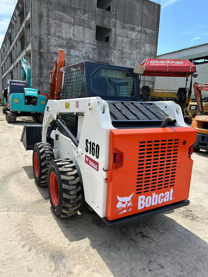 Bobcat S160 - Máy xúc lật đa năng: hình 3 Bobcat S160 - Máy xúc lật đa năng: hình 3