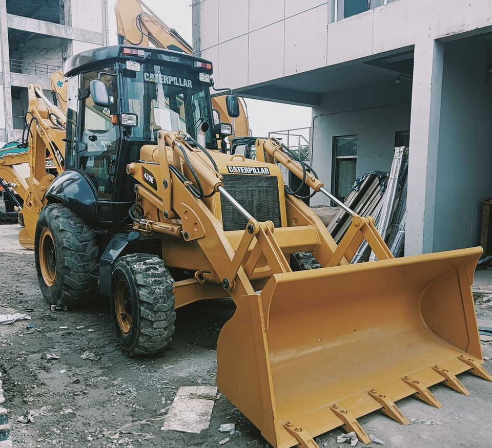 Caterpillar 430F - Máy xúc trước múc sau: hình 1 Caterpillar 430F - Máy xúc trước múc sau: hình 1
