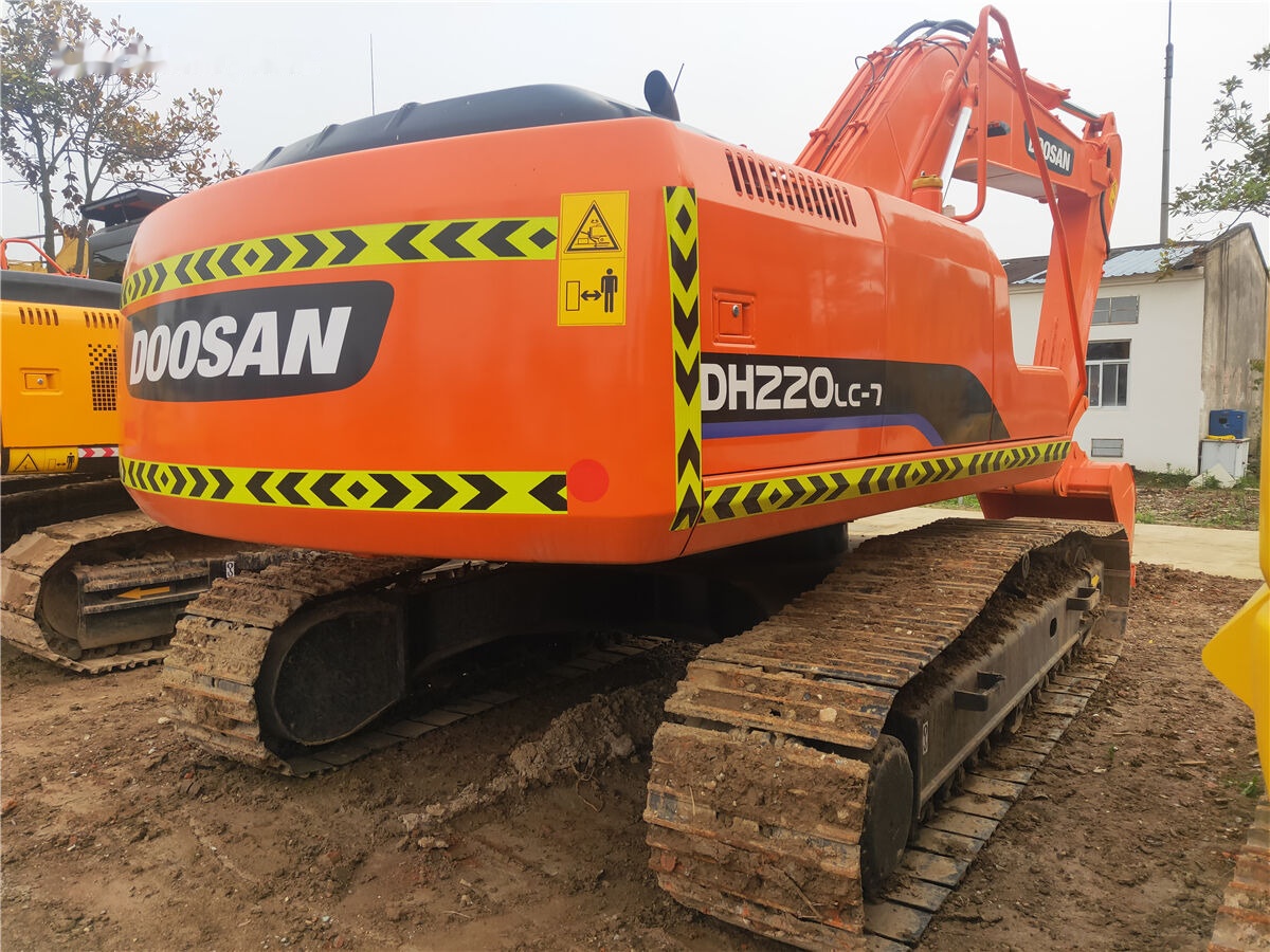 Doosan DH220LC-7 - Máy xúc bánh xích: hình 1 Doosan DH220LC-7 - Máy xúc bánh xích: hình 1