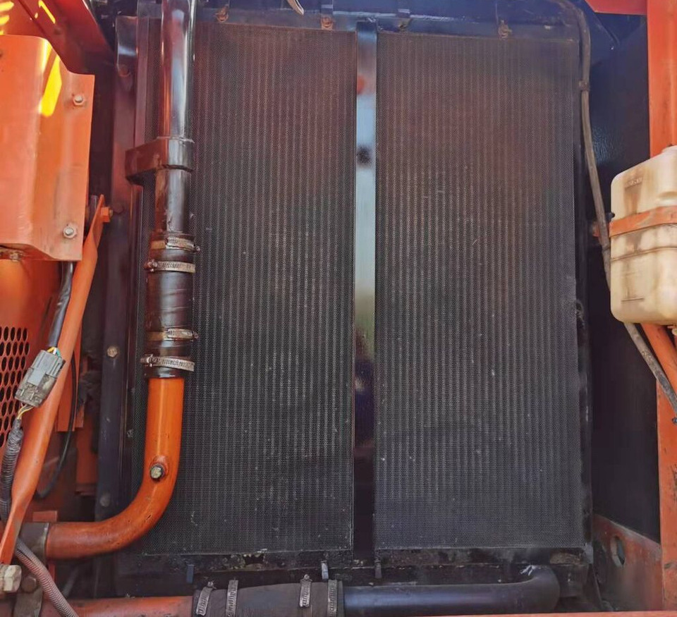 Doosan DH220LC-7 - Máy xúc bánh xích: hình 1 Doosan DH220LC-7 - Máy xúc bánh xích: hình 1