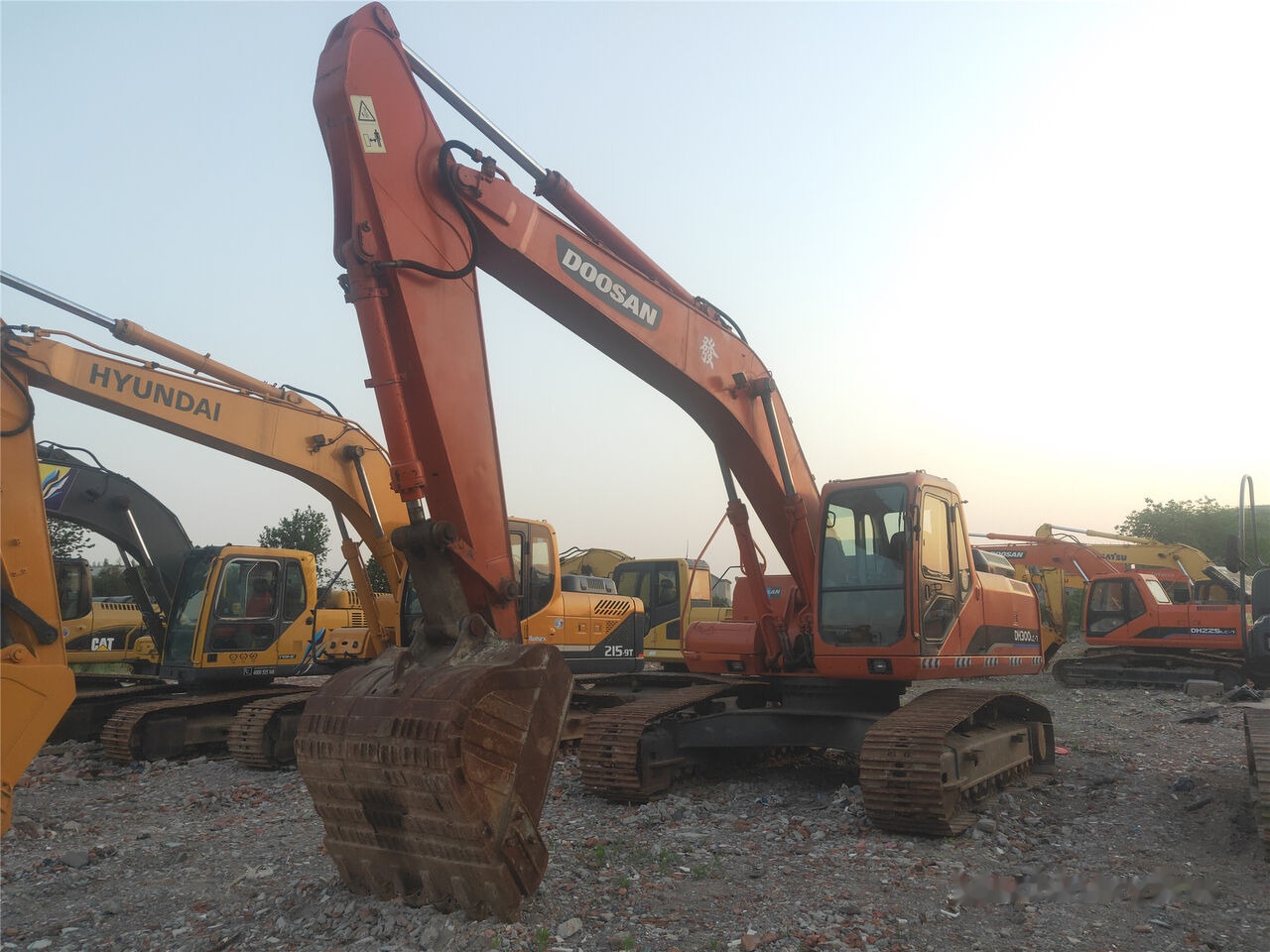 Doosan DH300LC-7 - Máy xúc bánh xích: hình 3 Doosan DH300LC-7 - Máy xúc bánh xích: hình 3