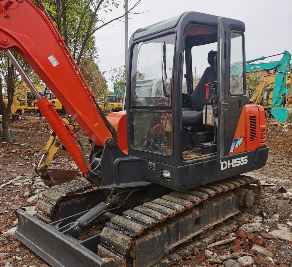 Doosan DH55 - Máy xúc bánh xích: hình 4 Doosan DH55 - Máy xúc bánh xích: hình 4