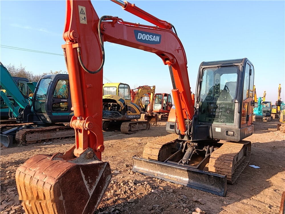 Doosan DH60-7 - Máy xúc mini: hình 5 Doosan DH60-7 - Máy xúc mini: hình 5