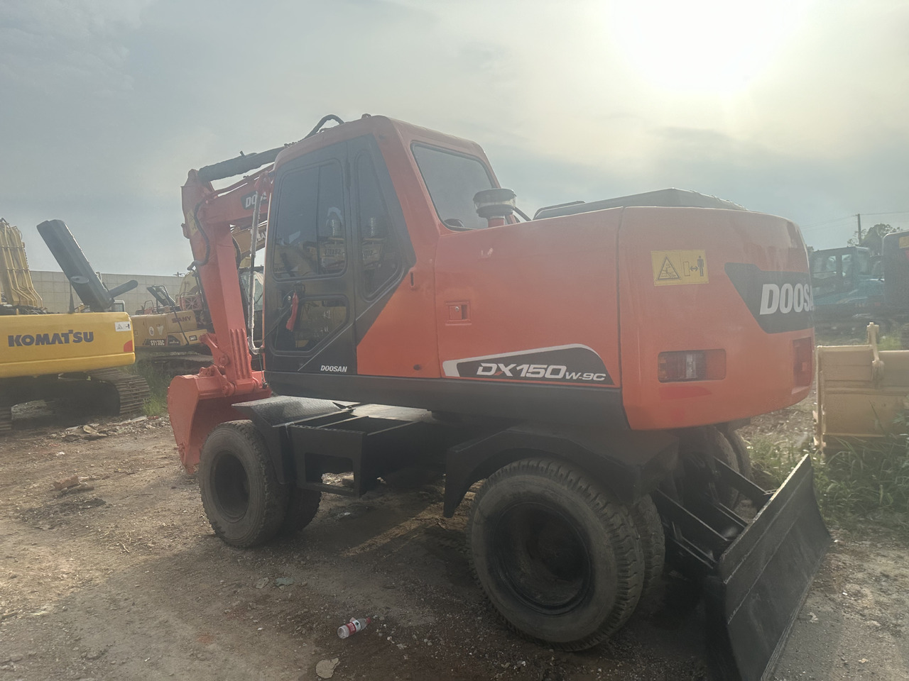 Doosan DX150W-9C - Máy xúc bánh lốp: hình 4 Doosan DX150W-9C - Máy xúc bánh lốp: hình 4