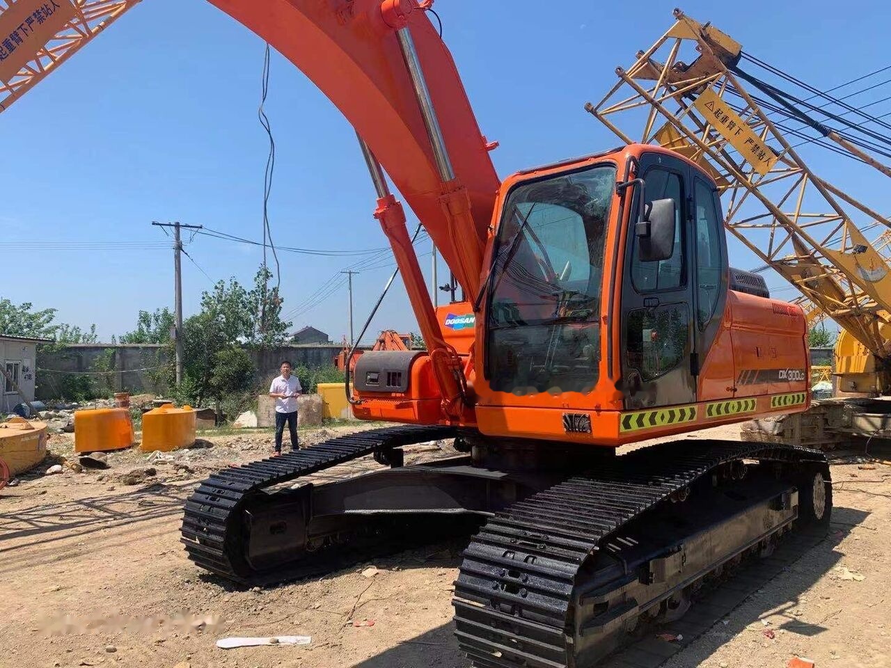 Doosan DX300 - Máy xúc bánh xích: hình 5 Doosan DX300 - Máy xúc bánh xích: hình 5