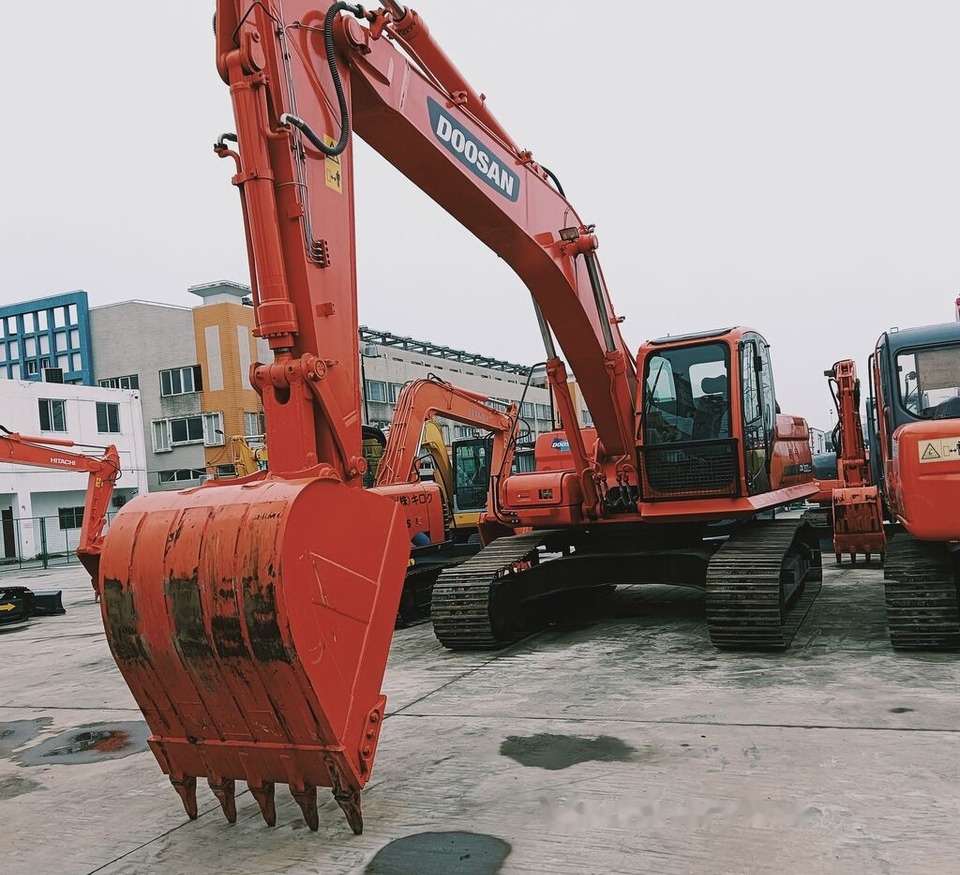 Doosan DX300 - Máy xúc bánh xích: hình 3 Doosan DX300 - Máy xúc bánh xích: hình 3