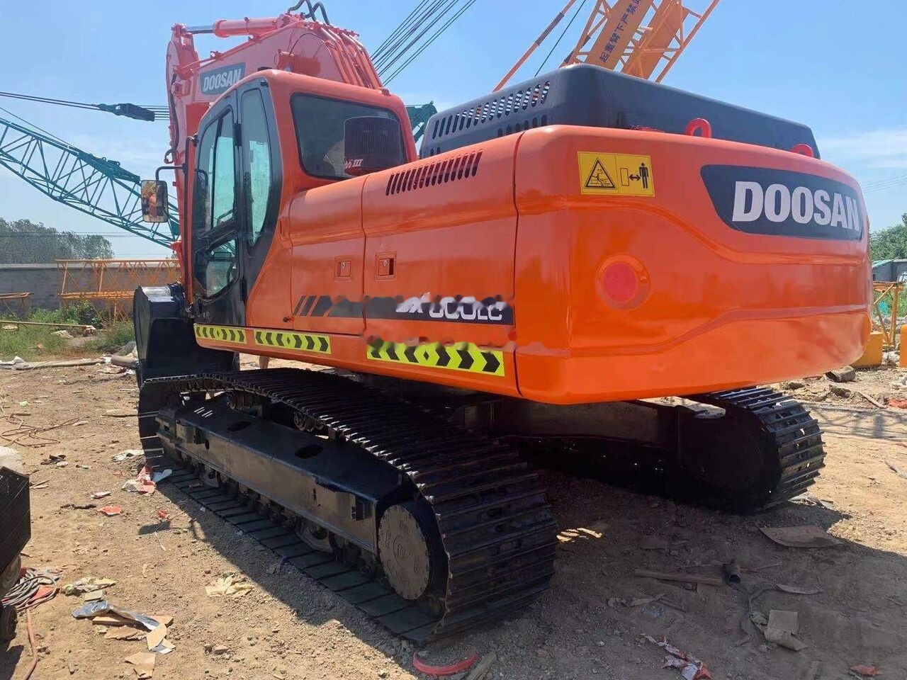 Doosan DX300 - Máy xúc bánh xích: hình 3 Doosan DX300 - Máy xúc bánh xích: hình 3