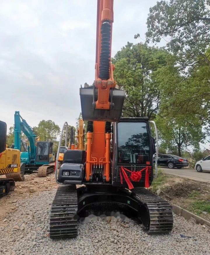 Máy xúc bánh xích Hitachi ZX120: hình 6