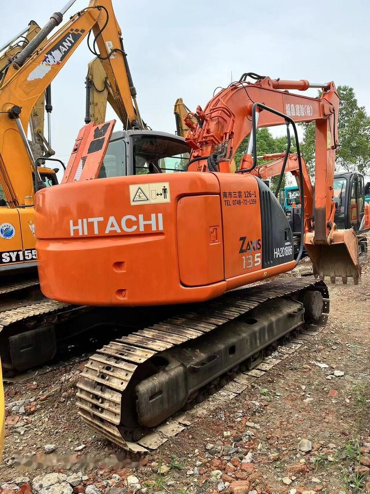 Hitachi ZX135 - Máy xúc bánh xích: hình 1 Hitachi ZX135 - Máy xúc bánh xích: hình 1