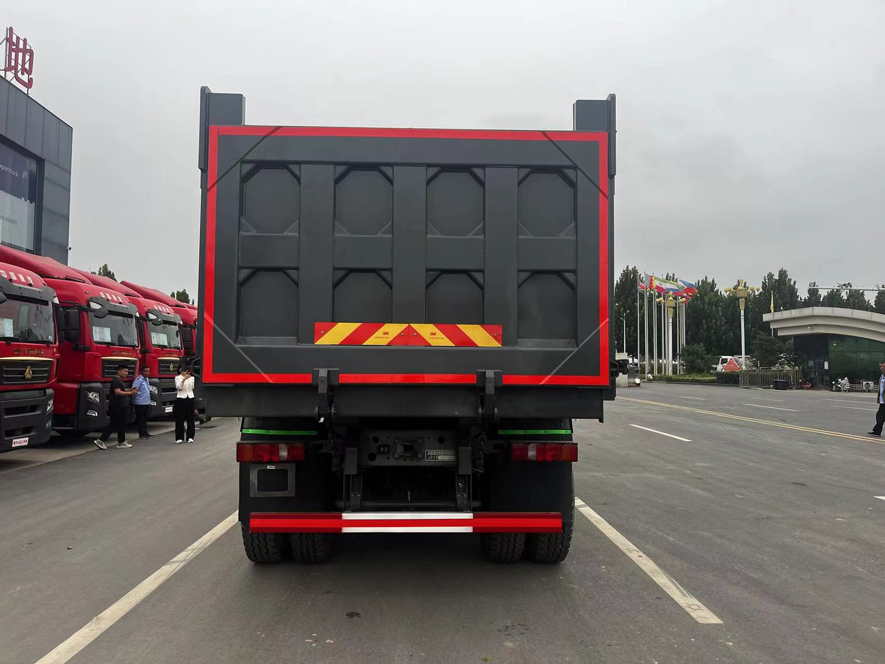 Howo G7W 6X4 Dump Truck - Xe ben: hình 5 Howo G7W 6X4 Dump Truck - Xe ben: hình 5