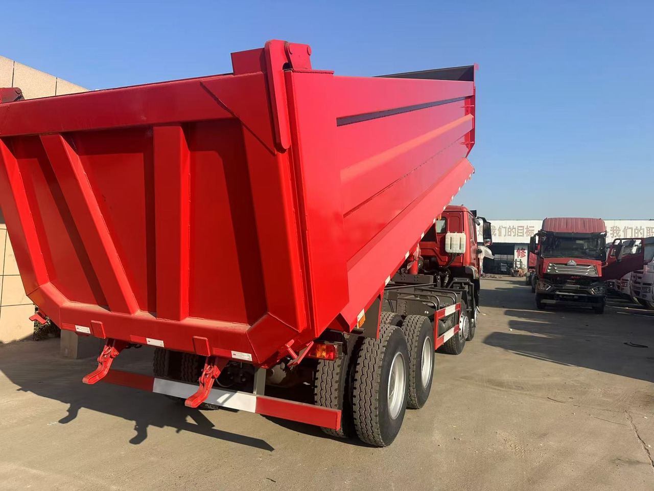 Howo HAOHAN DUMP TRUCK 8X4 - Xe ben: hình 5 Howo HAOHAN DUMP TRUCK 8X4 - Xe ben: hình 5