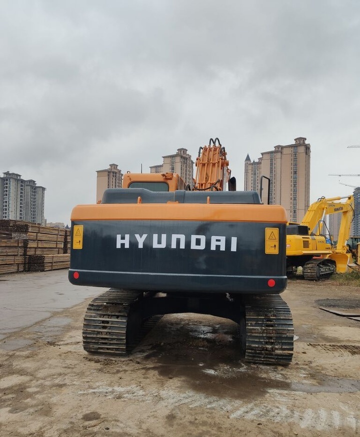 Hyundai R220LC-9s - Máy xúc bánh xích: hình 1 Hyundai R220LC-9s - Máy xúc bánh xích: hình 1