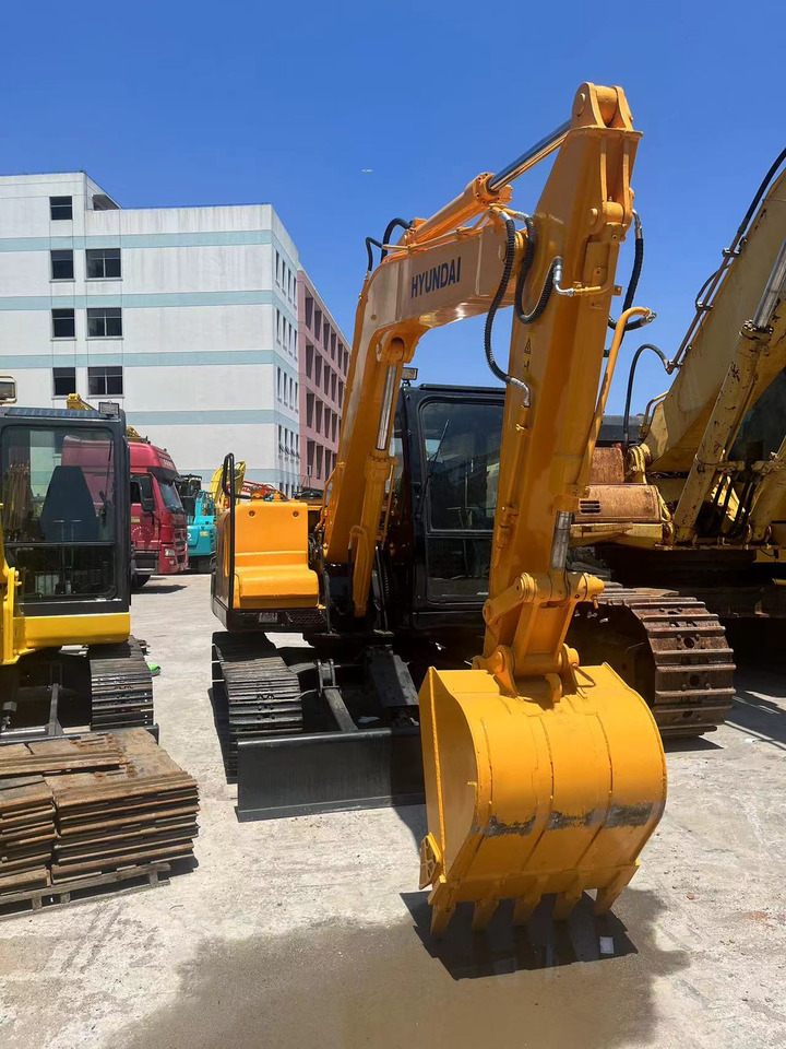 Hyundai R80-7 - Máy xúc mini: hình 5 Hyundai R80-7 - Máy xúc mini: hình 5