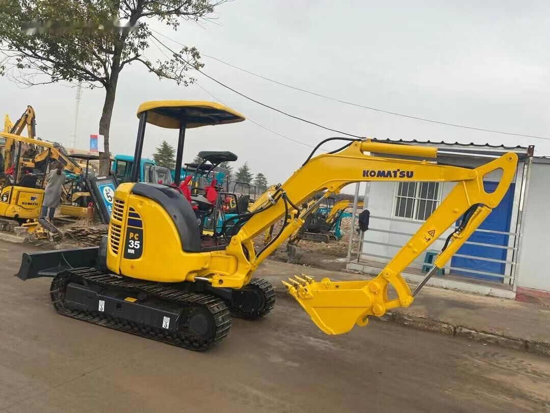 Komatsu PC35 - Máy xúc mini: hình 2 Komatsu PC35 - Máy xúc mini: hình 2