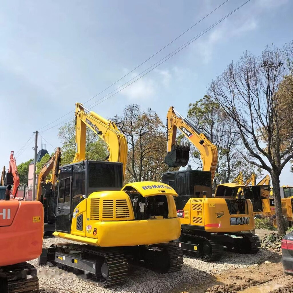 Komatsu PC70 - Máy xúc bánh xích: hình 4 Komatsu PC70 - Máy xúc bánh xích: hình 4