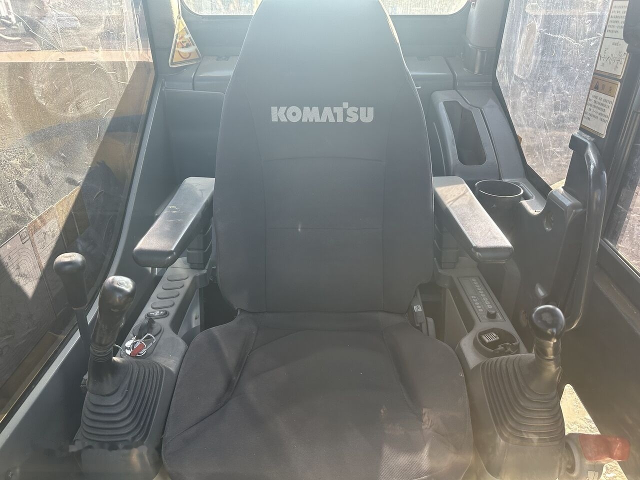 Komatsu PC70 - Máy xúc mini: hình 4 Komatsu PC70 - Máy xúc mini: hình 4