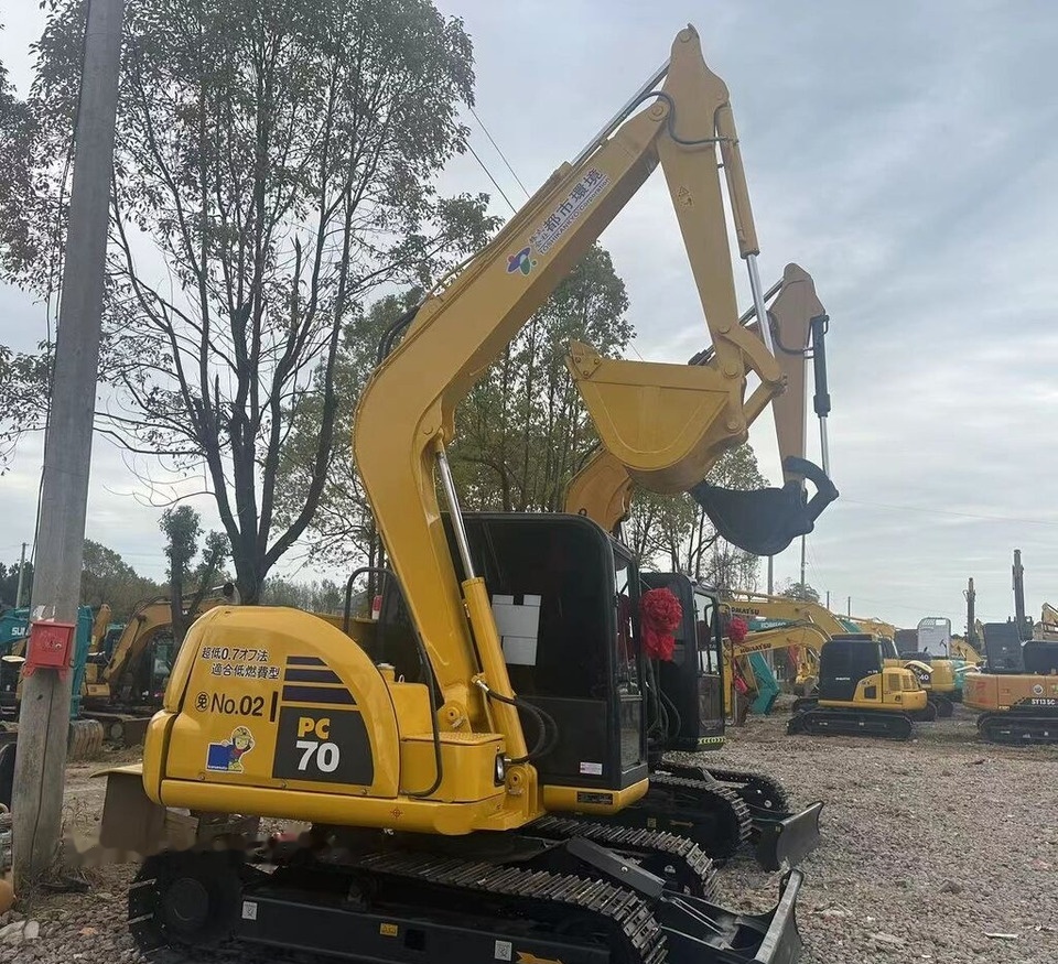 Komatsu PC70 - Máy xúc mini: hình 2 Komatsu PC70 - Máy xúc mini: hình 2