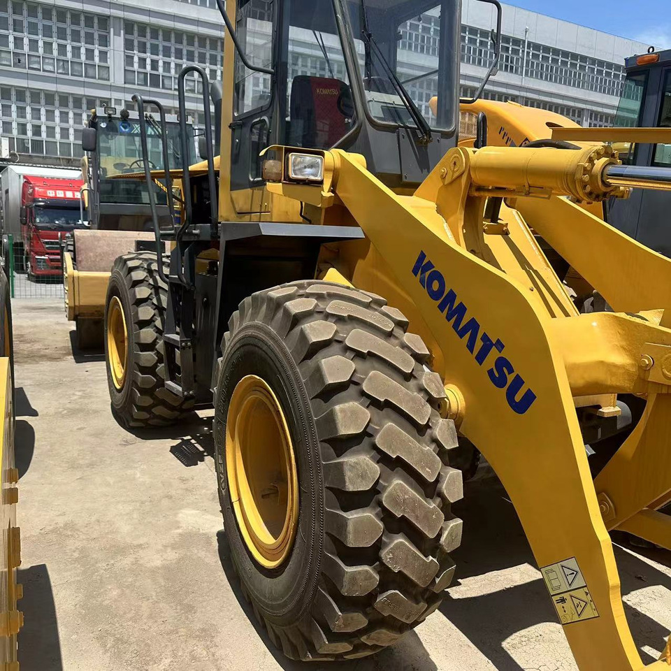 Komatsu WA320 - Máy xúc lật bánh lốp: hình 2 Komatsu WA320 - Máy xúc lật bánh lốp: hình 2