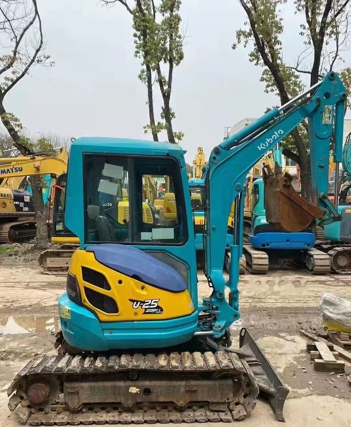Kubota U25 - Máy xúc mini: hình 3 Kubota U25 - Máy xúc mini: hình 3