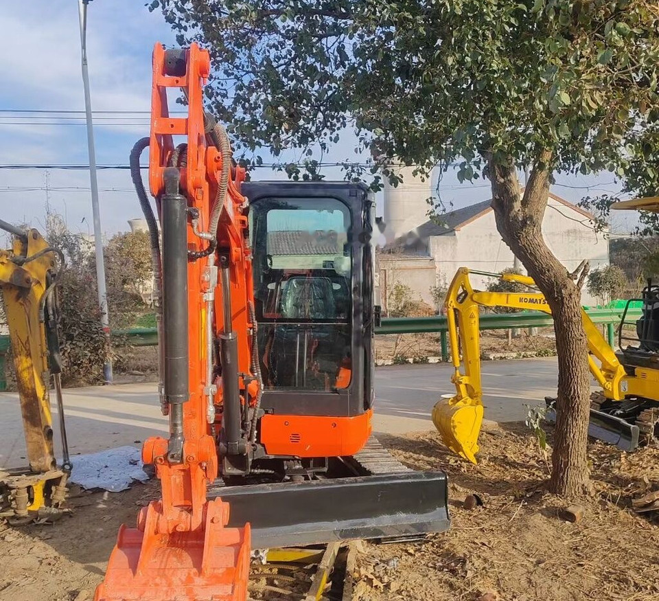 Kubota U30 - Máy xúc mini: hình 5 Kubota U30 - Máy xúc mini: hình 5