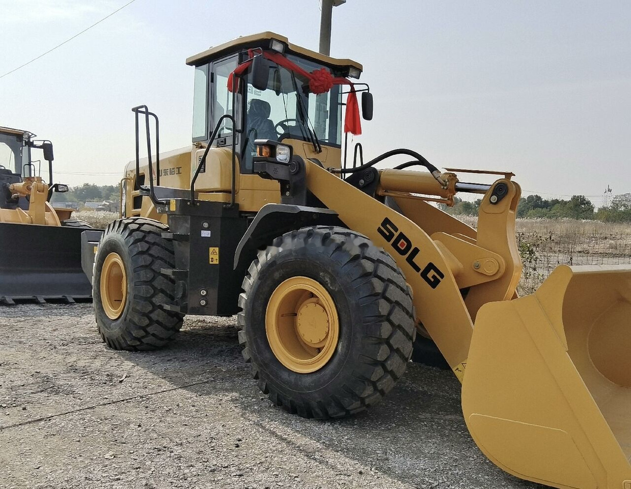 SDLG L956F - Máy xúc lật bánh lốp: hình 1 SDLG L956F - Máy xúc lật bánh lốp: hình 1