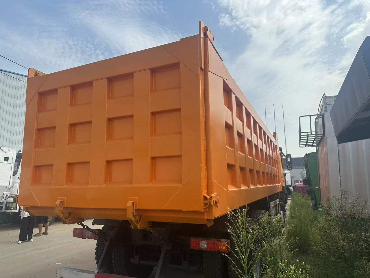 Shacman F3000 8x4 - Xe ben: hình 4 Shacman F3000 8x4 - Xe ben: hình 4